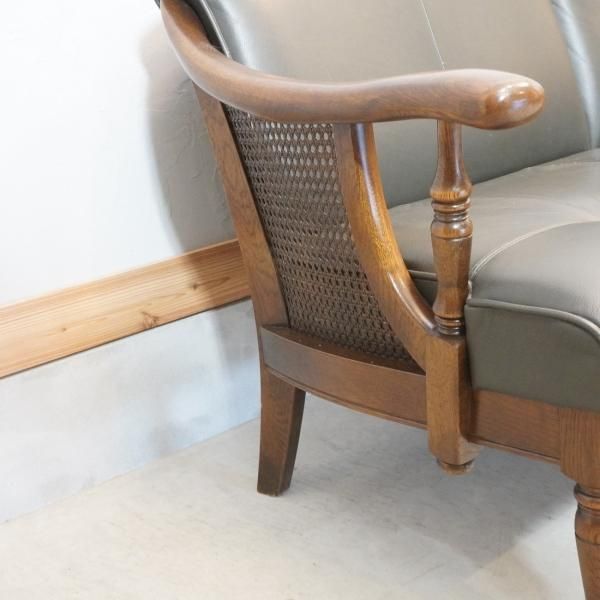 Karimoku(カリモク家具)のコロニアルシリーズの高級ラインGRAND