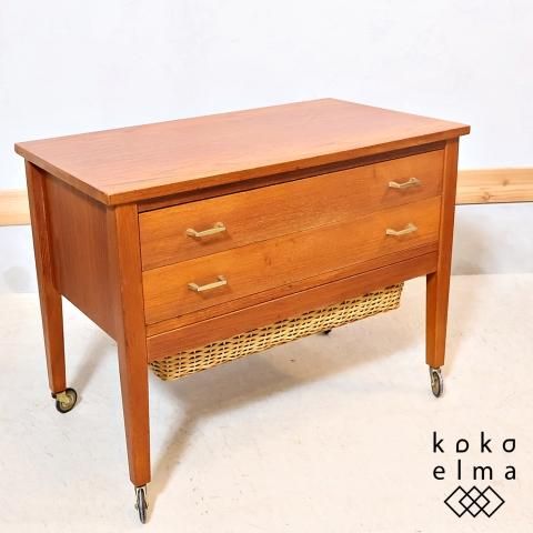 北欧デンマークより入荷したチーク材を使用したソーイングワゴンです