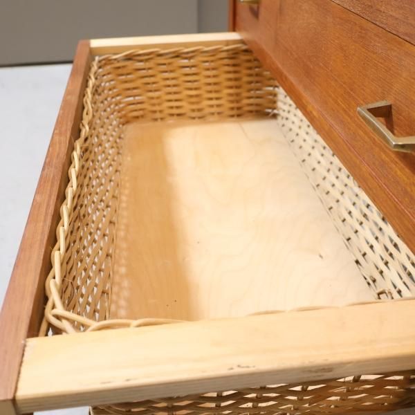 北欧デンマークより入荷したチーク材を使用したソーイングワゴンです