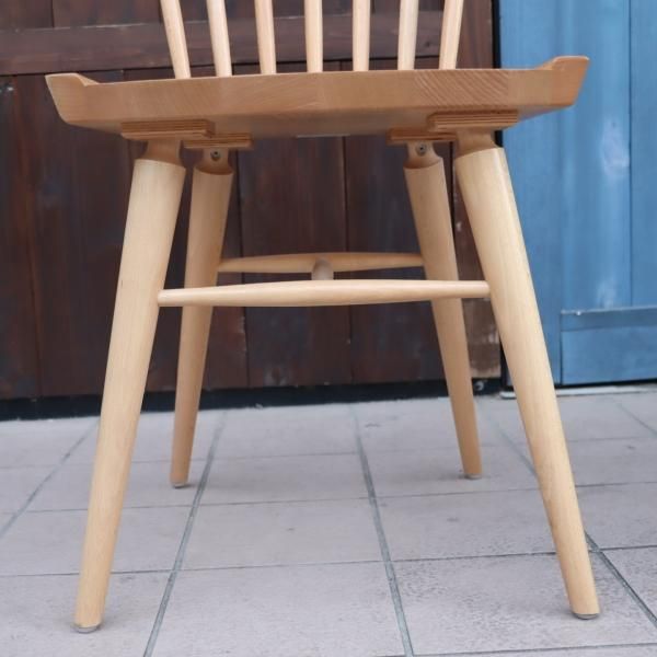 QUON(クオン)取り扱い、ポーランドのチェアメーカーFAMEG(ファーメグ