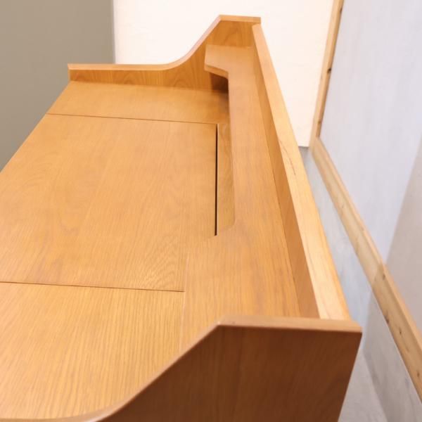 unico(ウニコ)のSIGNE(シグネ)シリーズのドレッサーです。オーク材の