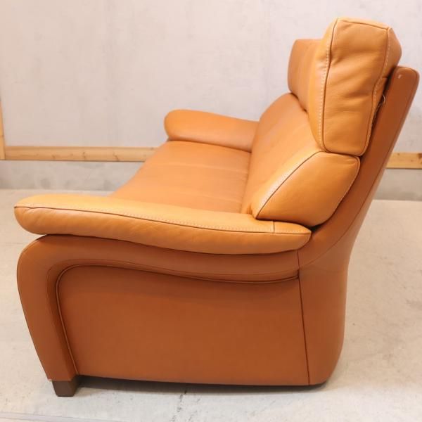 karimoku(カリモク家具)より本革を使用したZW73 3人掛けソファー