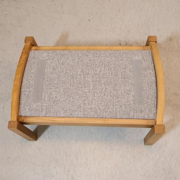 unico(ウニコ)のTABER(テイバー)シリーズのオットマンです。緩やかな