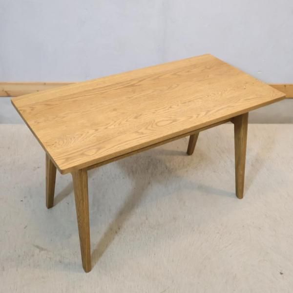 unico(ウニコ)ADDAY(アディ)カフェテーブルです。木の表情を生かした