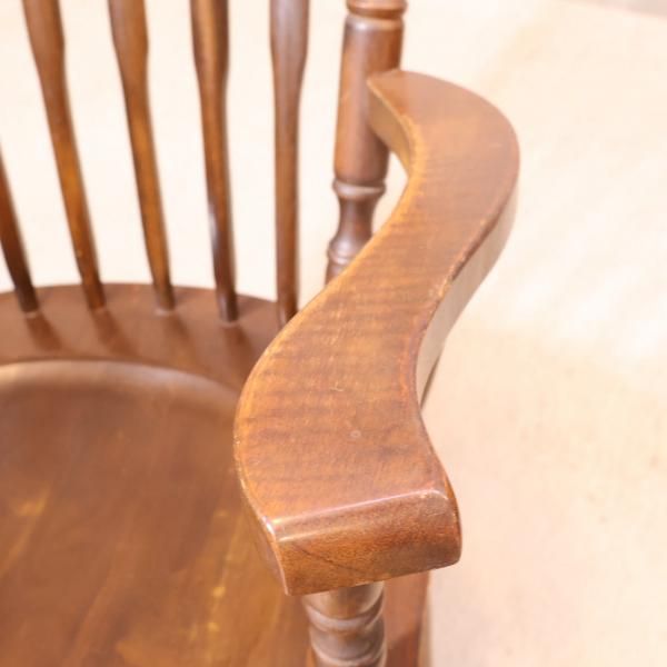 Shin Lee（シンリー）のウィンザータイプのロッキングチェアです