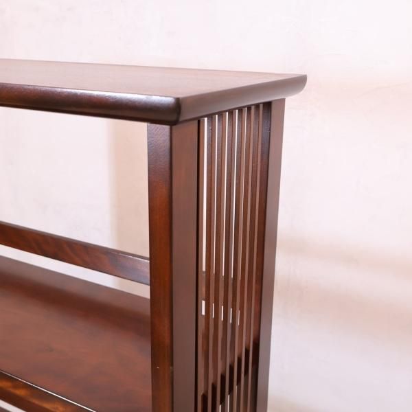 松本民芸家具のミズメザクラ材を使用した本棚/書棚です。クラシカルな