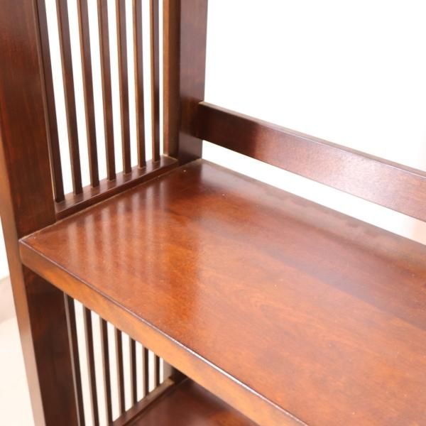 松本民芸家具のミズメザクラ材を使用した本棚/書棚です。クラシカルな