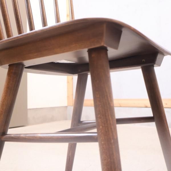 TON(トン)のIronica(アイロニカ)ダイニングチェアです。レストランや