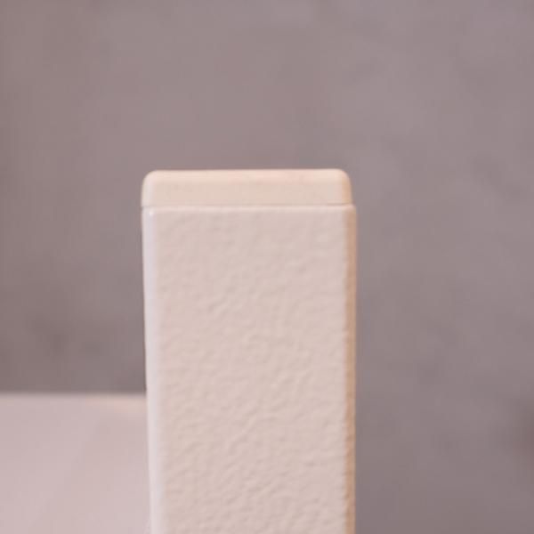 スチール製家具メーカを代表するイタリアのメーカーDOTTUS(ドッタス)社