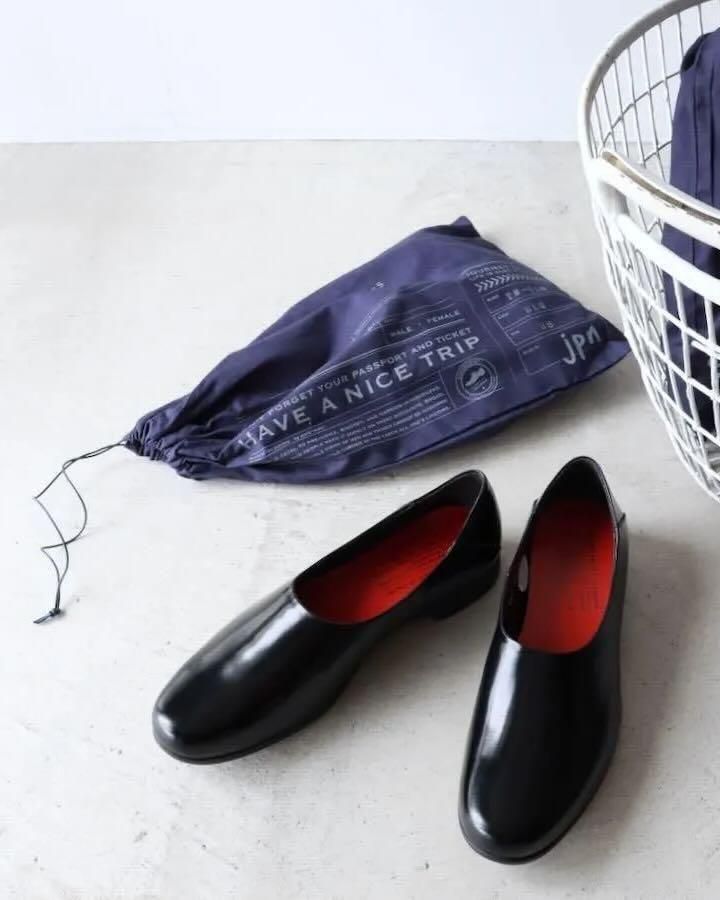 TRAVEL SHOES by chausser（トラベルシューズ by ショセ）ガラスレザー