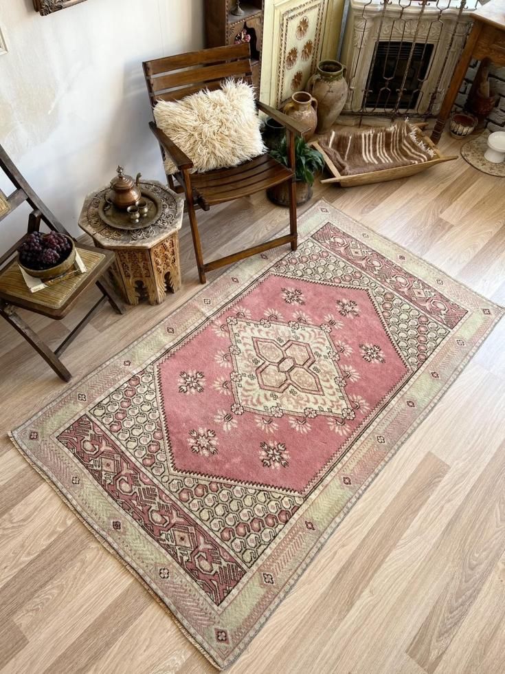 クリームベース ペールグレーのヴィンテージトルコラグ 雅姫さん No