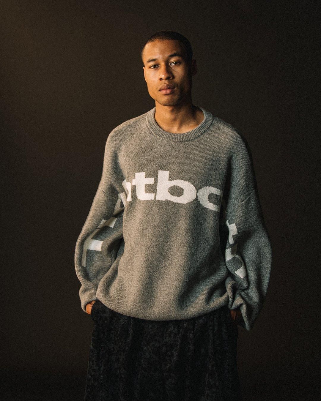 BIG LOGO KNIT SWEATER - TIGHTBOOTH® タイトブース オフィシャル