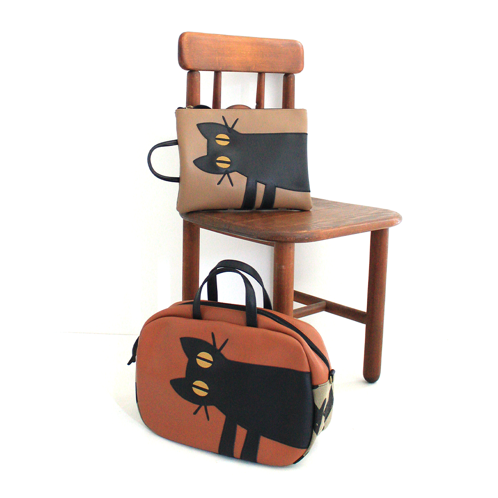 見つめる猫 ショルダーバッグ - Atsuko Matano 公式オンラインショップ