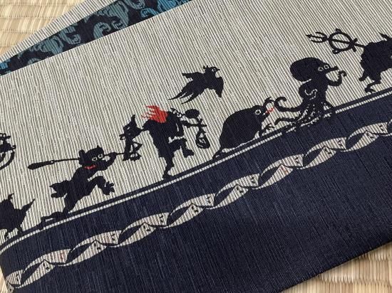 百鬼夜行柄半幅帯：ベージュ/裏地グリーン【日本製】 - 男着物&amp