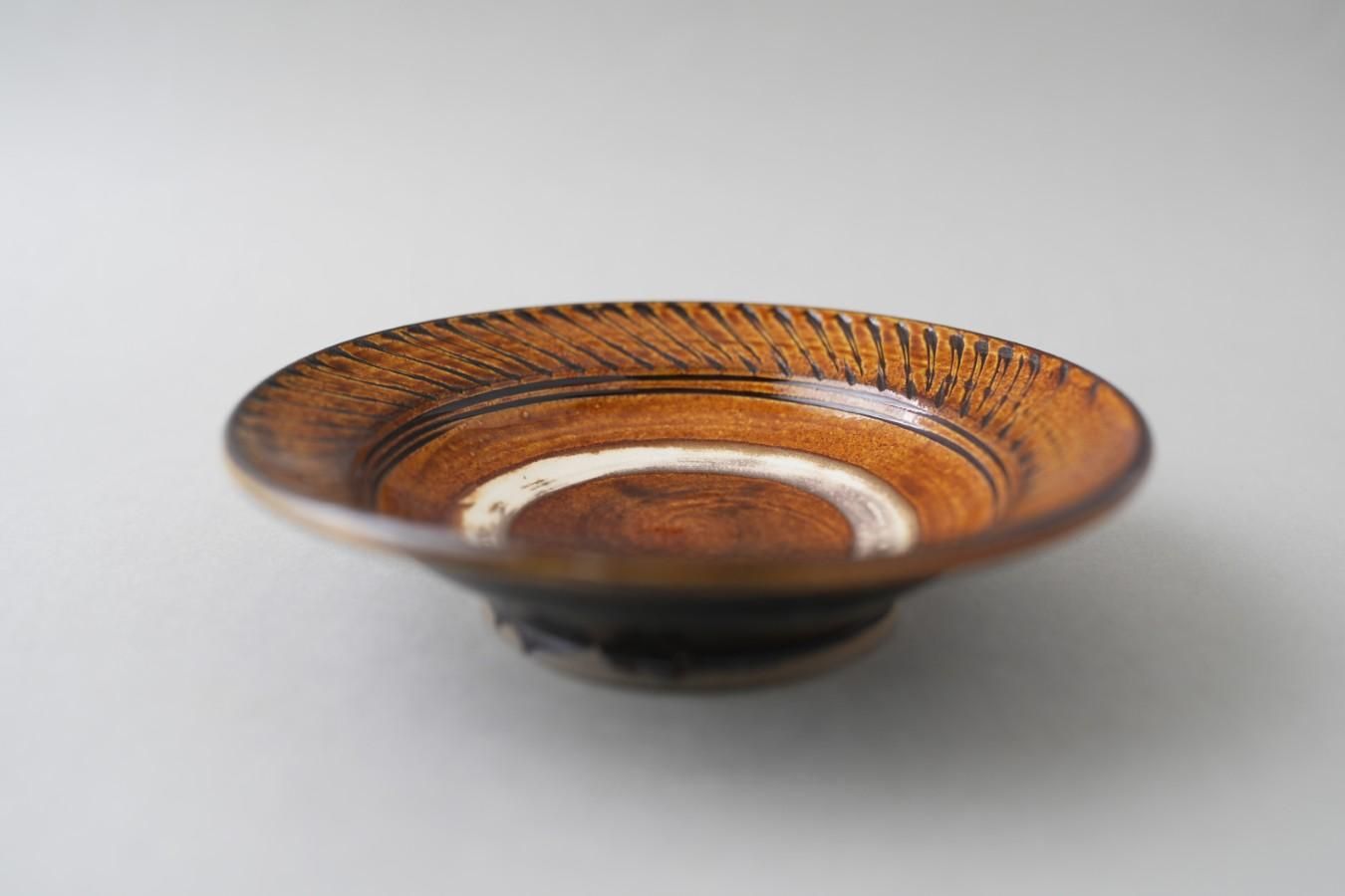 小鹿田焼 / 坂本工窯 - 7寸リム皿 〈飛鉋・飴〉 - THE STABLES online