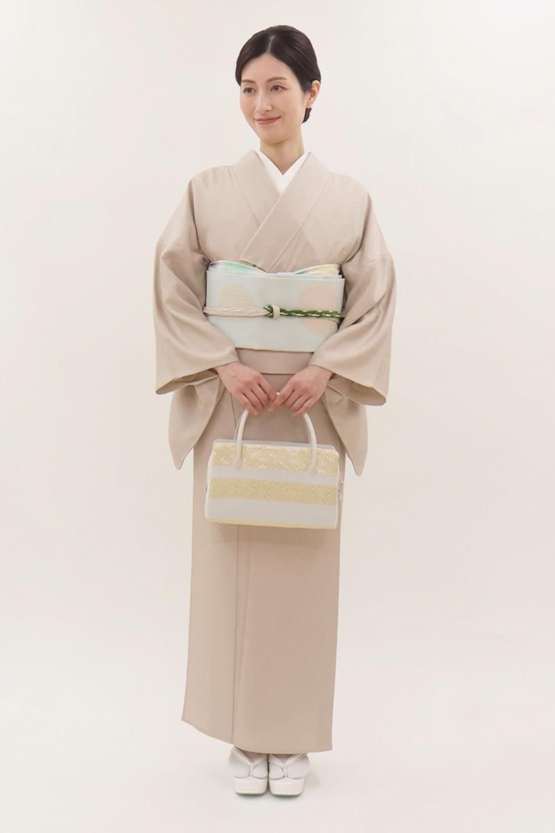 銀座【C-3118】単衣 色無地 淡い白茶色 七宝の地紋（反端付）（N