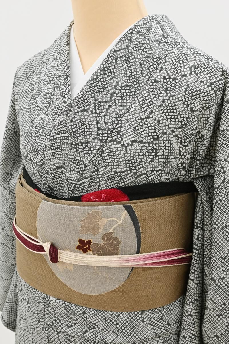 銀座【D-3928】きもの英製 小紋 縮緬地 鈍色 疋田の花文:身丈157/裄67