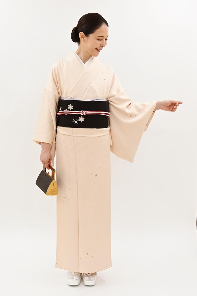 銀座【D-3939】刺繍 小紋 薄香色 雪花に星 :身丈152.5/裄64 - 銀座