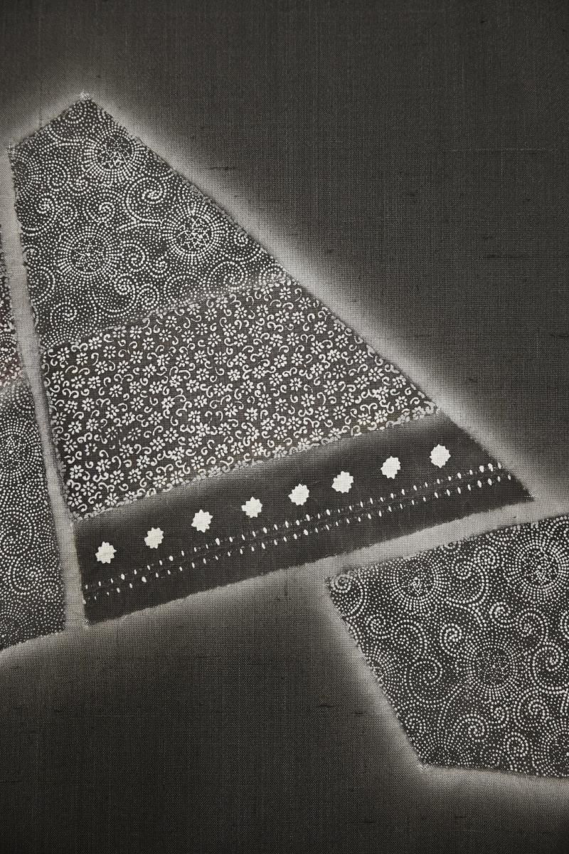 銀座【B-4352】伝統工芸士 西川治郎作 紬地 付下げ 消炭色 幾何文に小