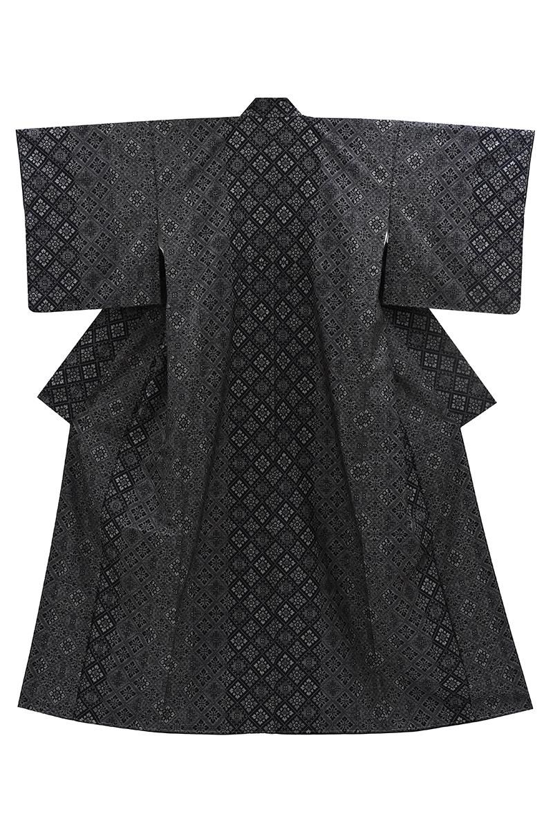 銀座【着物4649】本場奄美大島紬 檳榔子黒色 古代絣（反端 証紙付