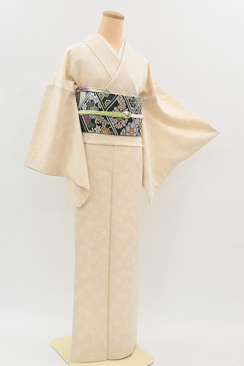 銀座【C-3350】色無地 鳥の子色 椿の地紋 :身丈160/裄66 - 銀座きもの