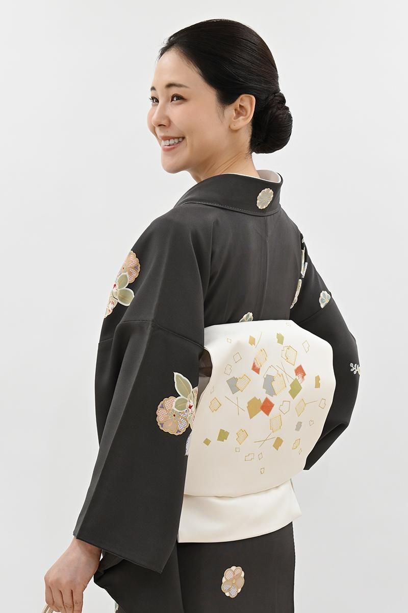 銀座【H-0858】塩瀬地 染名古屋帯 生成色 切箔散らし文 - 銀座きもの