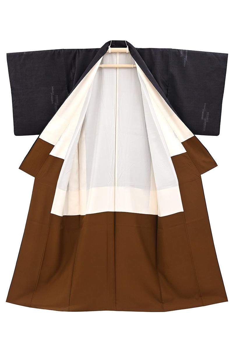 銀座【着物4699】本場結城紬 黒紅色 短冊文（反端 証紙付）:身丈156.5