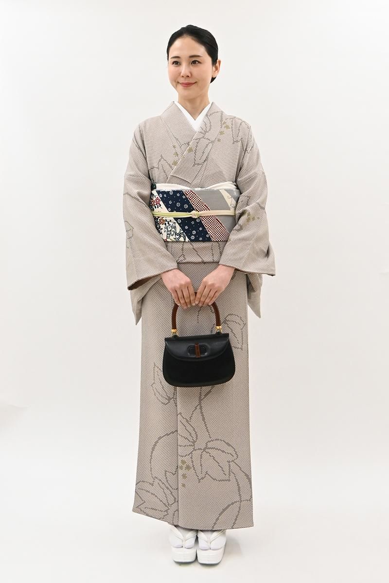 銀座【D-4019】縮緬地 小紋 茶鼠色 山葡萄の図 :身丈161/裄68/細め
