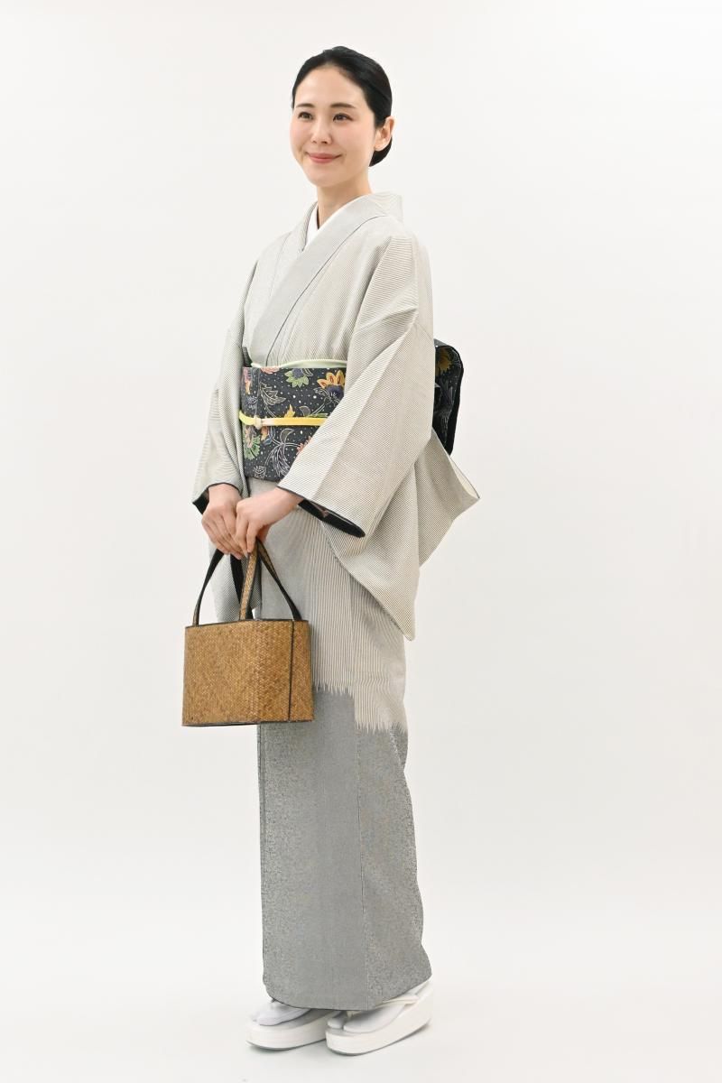 銀座【B-4457】付下げ 生成色 竪縞に裾暈かし :身丈163/裄67 - 銀座