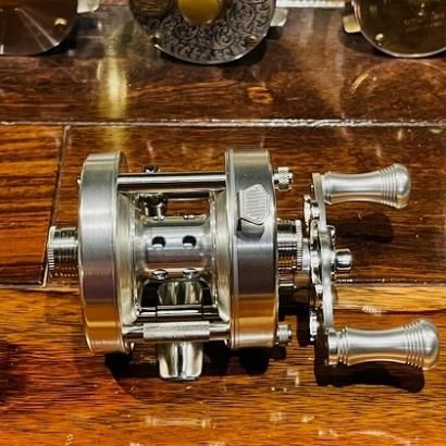 五十鈴工業/イスズリール 【 Isuzu BC620SSS Vintage ライト/右巻き