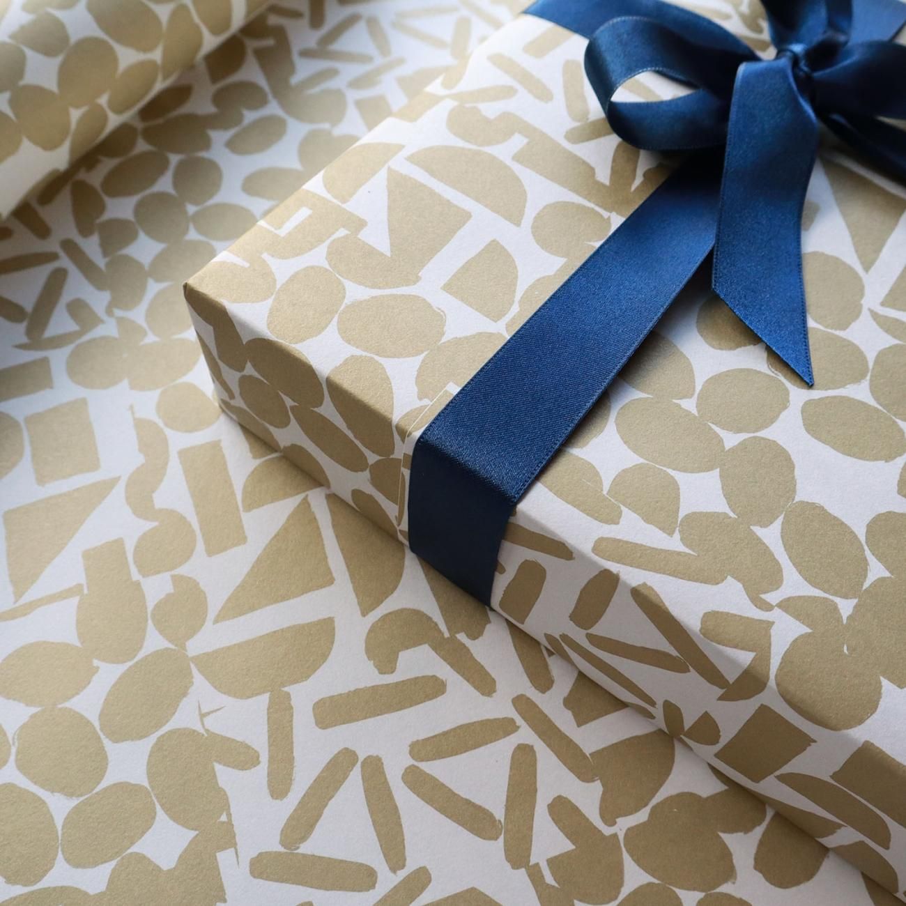 B2サイズ PUZZLE GOLD柄 包装紙 2枚 - おしゃれな海外包装紙、かわいい