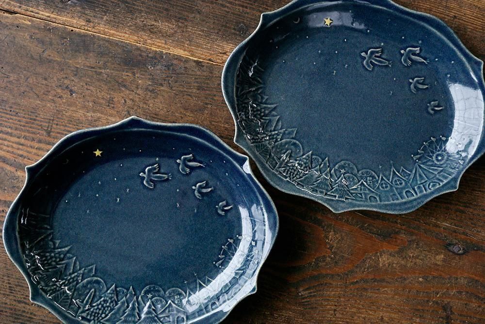 ケ19 ヨルノアオ 鳥の親子 夜空を飛ぶの楕円皿（結晶/ツヤなし部分