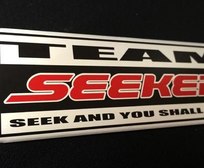 TEAM SEEKER officialメタルステッカー - SEEKER WEB オンライン
