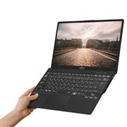 富士通、世界最軽量の13.3型ノートPC「UH」発表！ その重量は驚異の約