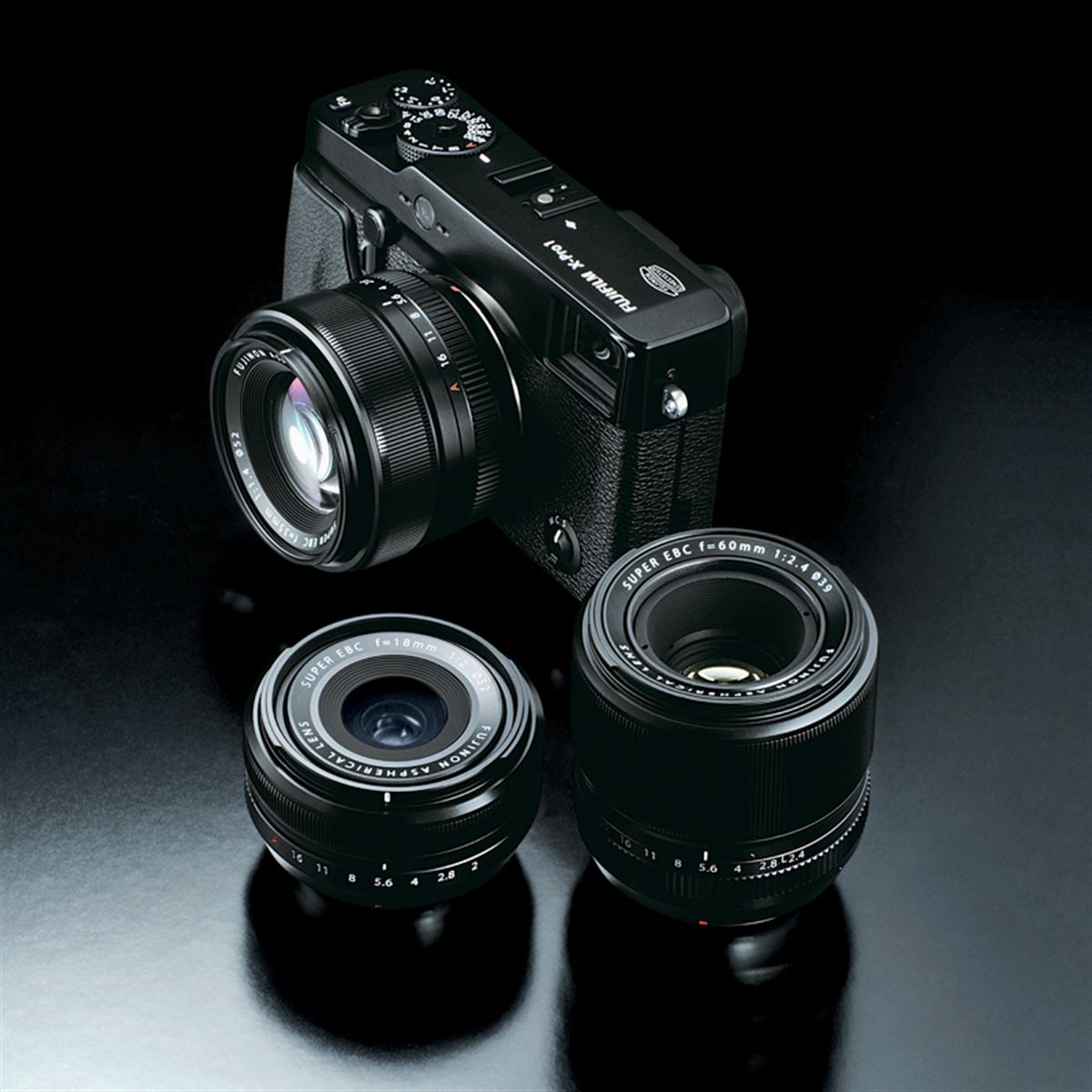 富士フイルム、同社初のミラーレス一眼「FUJIFILM X-Pro 1」を発表