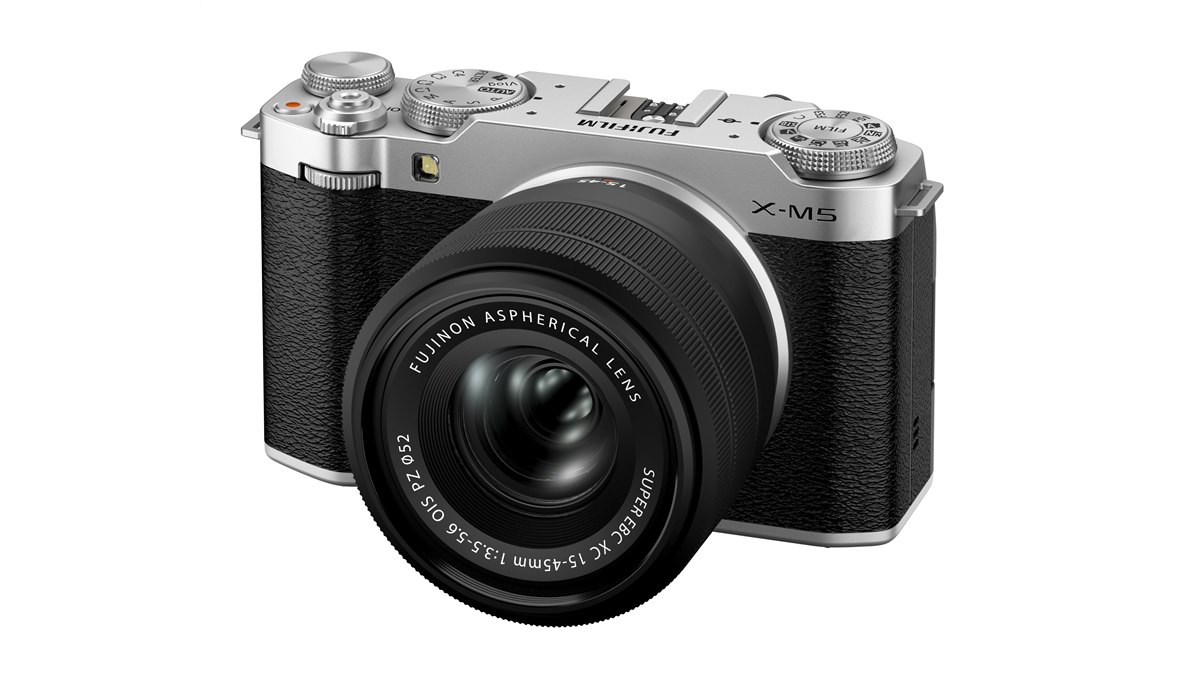 富士フイルム、約355gの軽量ボディを実現したミラーレスカメラ
