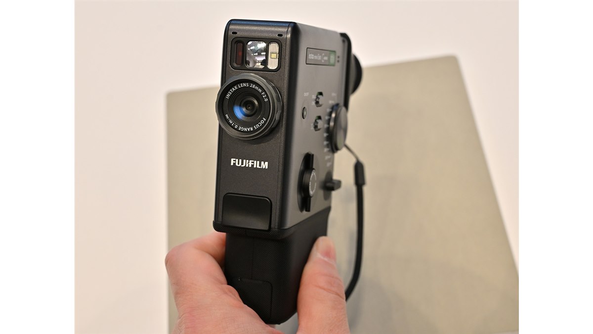 富士フイルム、QRコードで“動画を手渡せる”「instax mini Evo Cinema