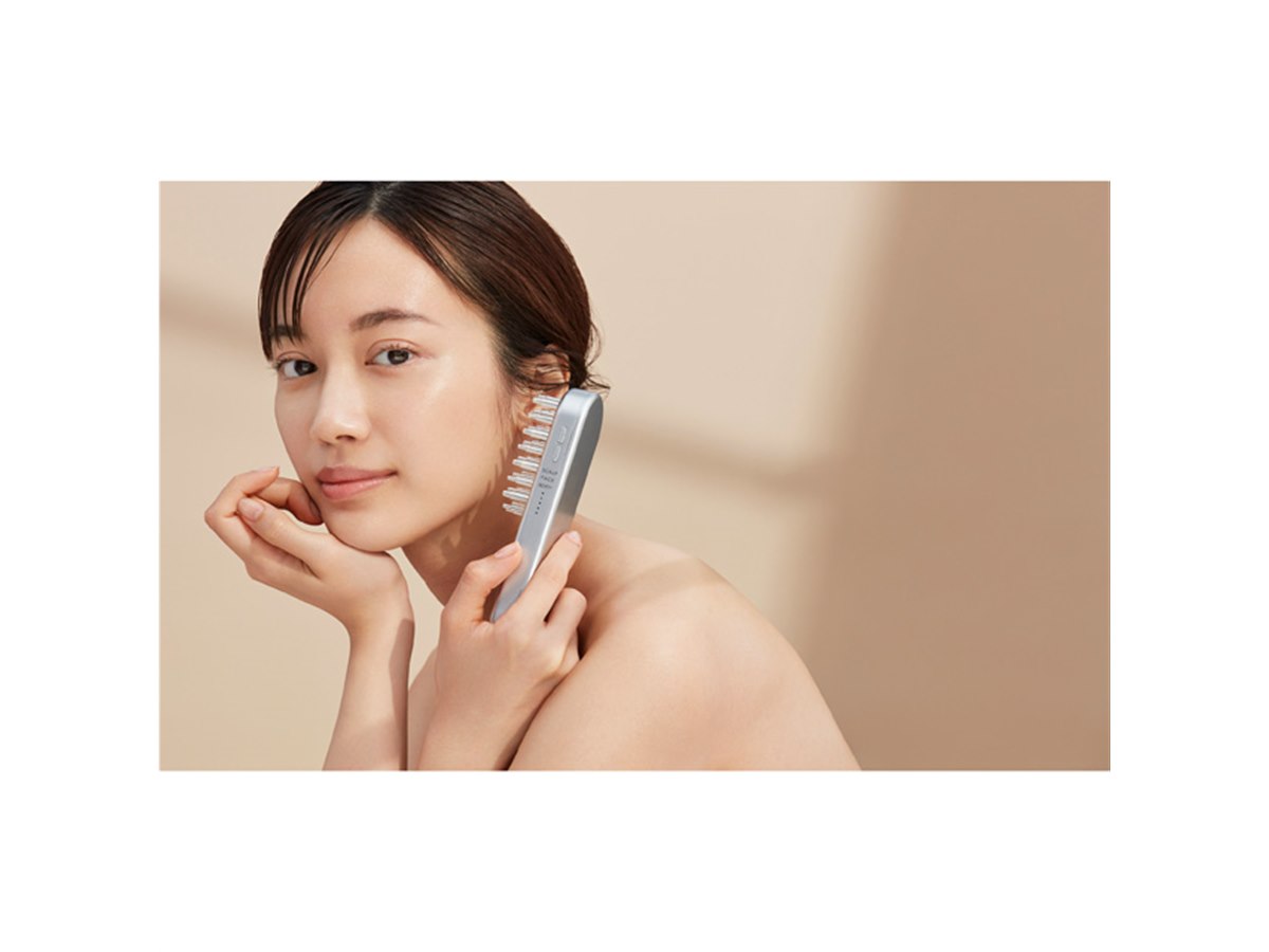 SALONIA、“独自のEMS周波数で全身ケア”する美顔器「EMSリフトブラシ