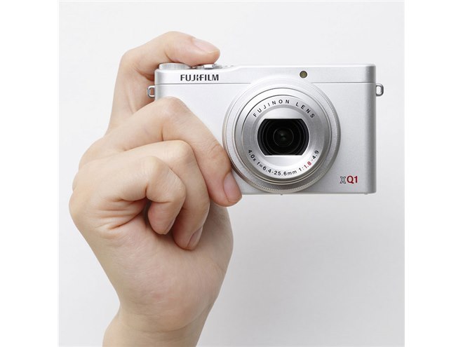 富士フイルム、ローパスレス＆F1.8レンズを採用した「FUJIFILM XQ1
