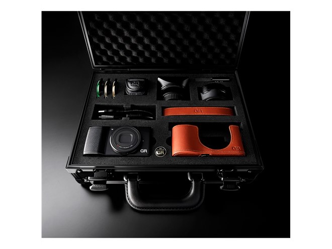 リコー、全世界1200台限定の「GR II Premium Kit」を10/23発売 - 価格.com