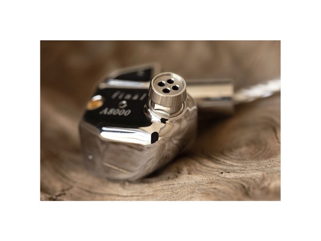 final、トゥルーベリリウム振動板を採用したフラッグシップイヤホン