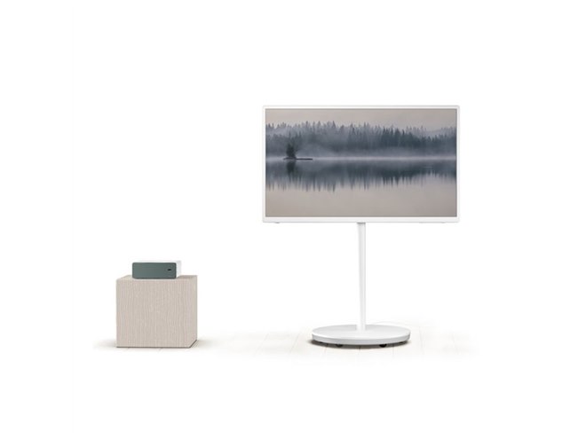 パナソニック、4K放送の無線伝送を採用した43V型「レイアウトフリー