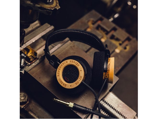 GRADO、新開発「ウッドハウジング」採用のオープン型ヘッドホン「RS1x