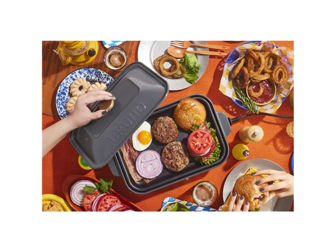 BRUNO「ホットプレート」に10周年記念カラー、ホームパーティーを