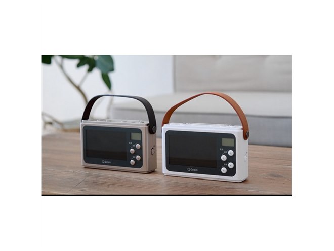 山善、従来から画面サイズが大きくなった「手回し充電テレビ+ラジオ