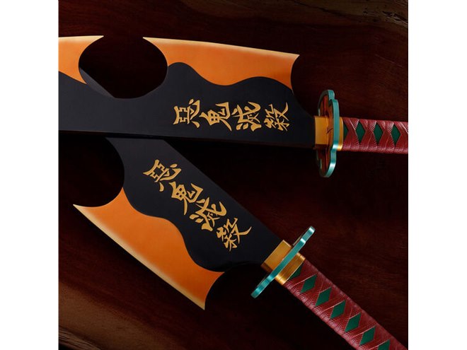 鬼滅の刃」宇髄天元の日輪刀を“ド派手に“立体化、2本の刀をつなぐ鎖も