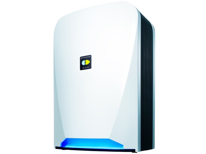 A4サイズはそのままに「消臭能力が約3倍」となった、8畳用の光除菌空気