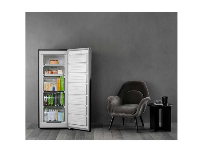 ツインバード、上品なメタリックブラックを採用した容量161Lの1ドア