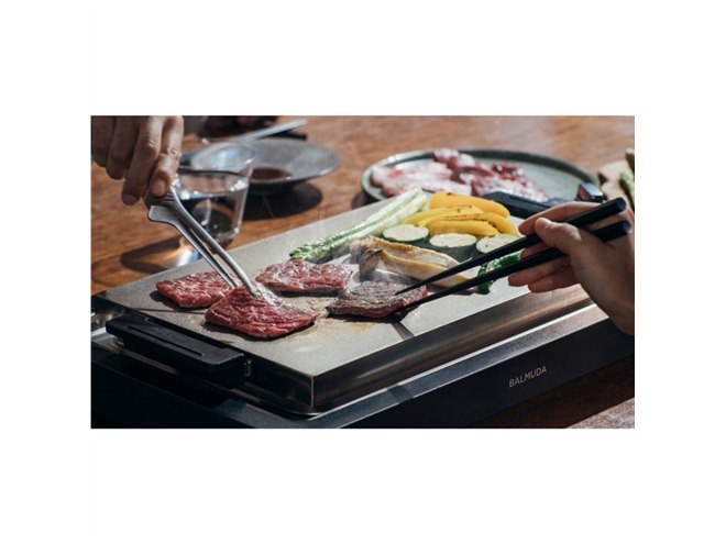 バルミューダ、“調理エンタメを楽しめる”ホットプレート「BALMUDA The