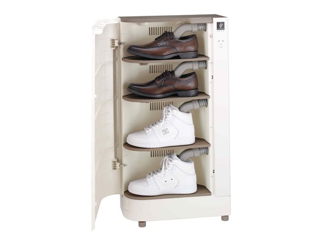 シャープ、「プラズマクラスターNEXT」とUV-Cを搭載したシューズ